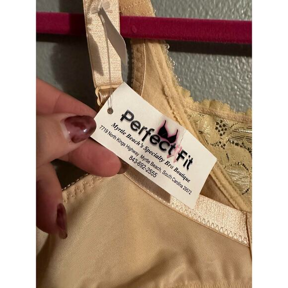 Perfect Fit Wireless Support Bra with Lace Front Size 40C- NWT - Picture 2 of 6
